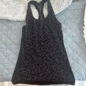Black lululemon cool nulu waist length tank top